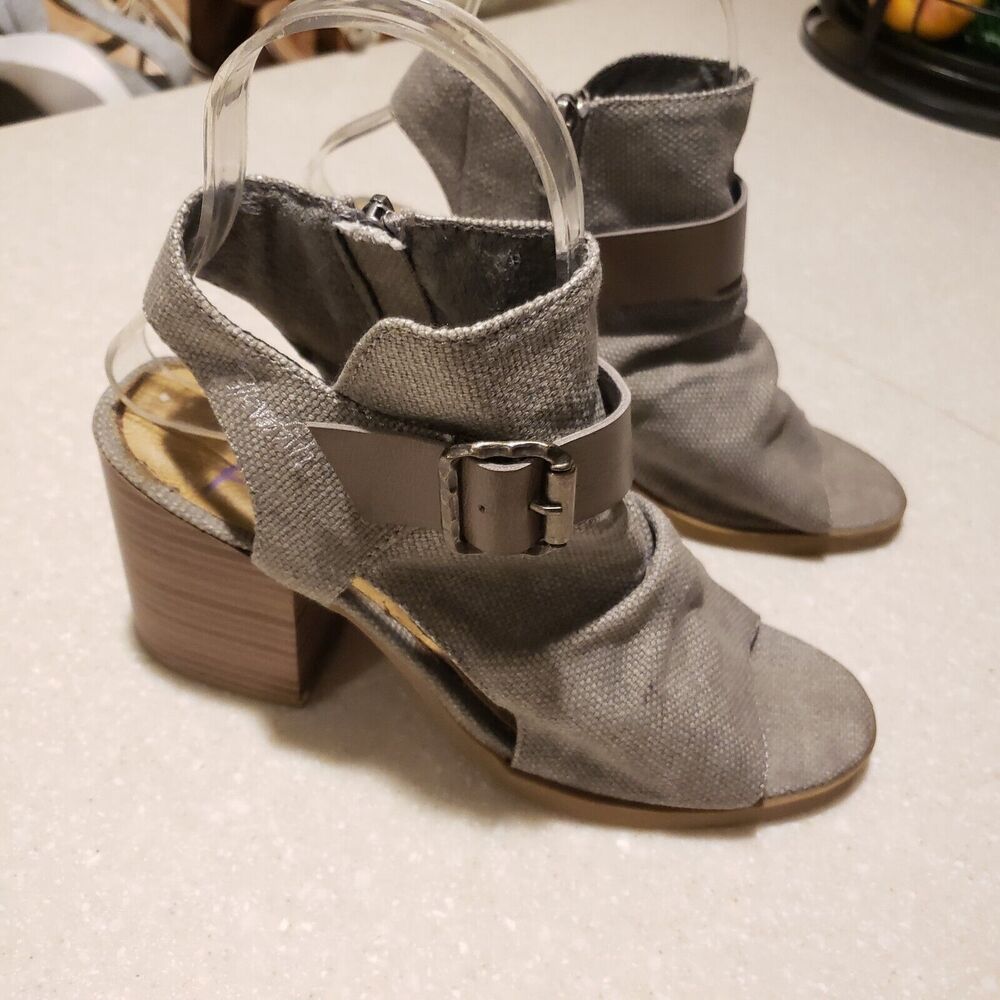 Blowfish Malibu Gladiator Sandal Gray Size 6 side zipper casual open toe shoes
